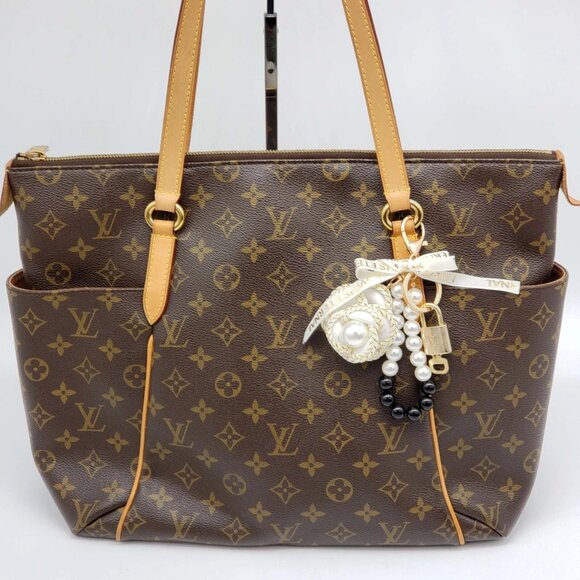 Authentic Louis Vuitton Lock & Key with unbranded Flower Bagcharm, Keycharm - Picture 3 of 7